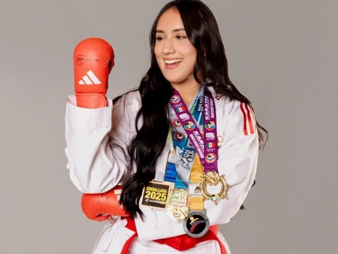 ReporteYa's tweet photo. #14Oct #Venezuela #Deportes #Karate
La karateca venezolana Valentina Mora denunció que la Federación Venezolana de Karate le revocó el aval para competir en el Mundial Sub-21 de Polonia, luego de cuestionar el costo de un paquete de viaje de 3.800 euros. La federación no se ha pronunciado sobre el caso. – El Pitazo