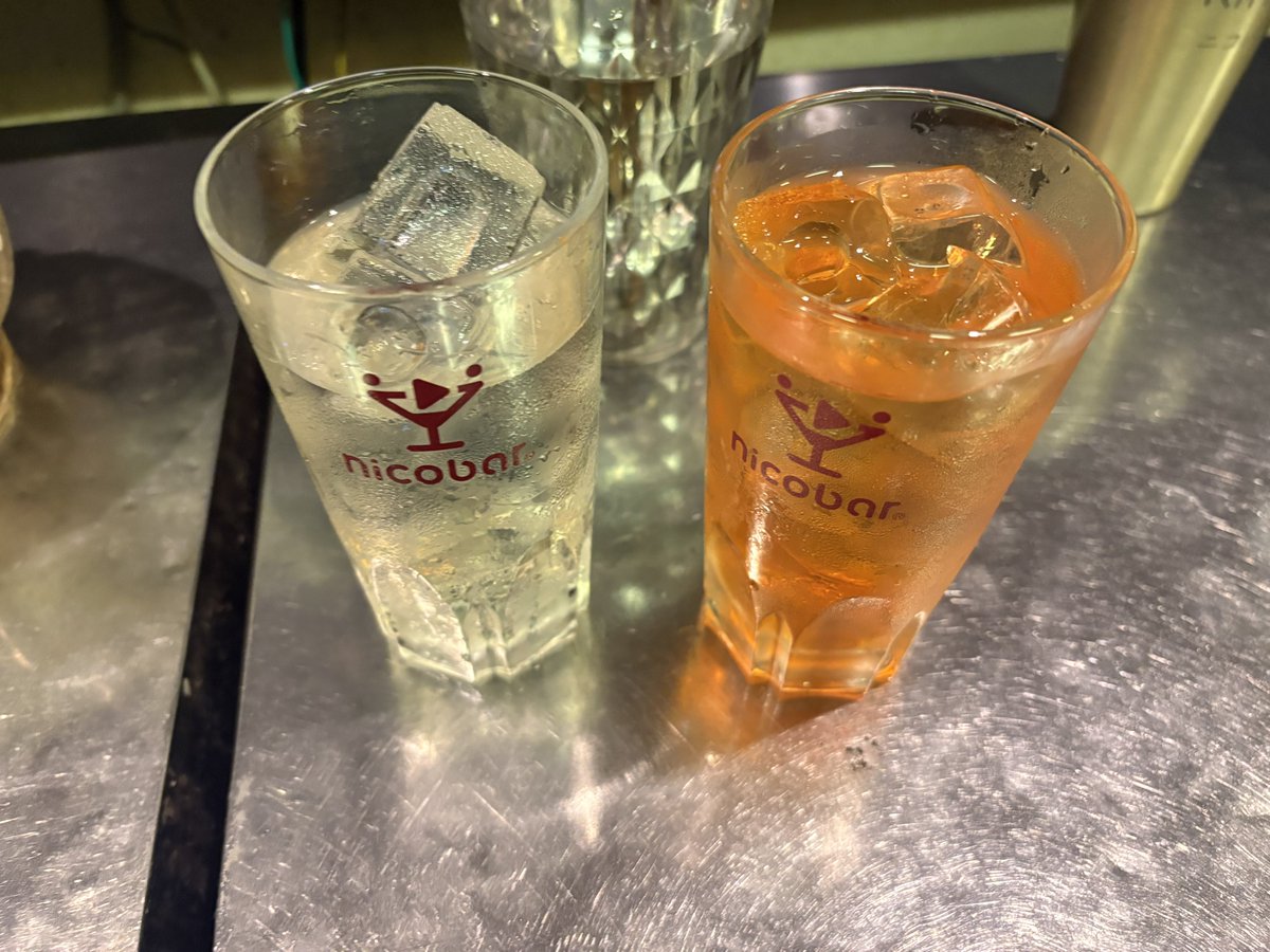 Kiko_nicobar's tweet photo. お酒のお勉強🥃
ピーチツリーフィズとアプリコットクーラー https://t.co/UOm0F3HwUB
