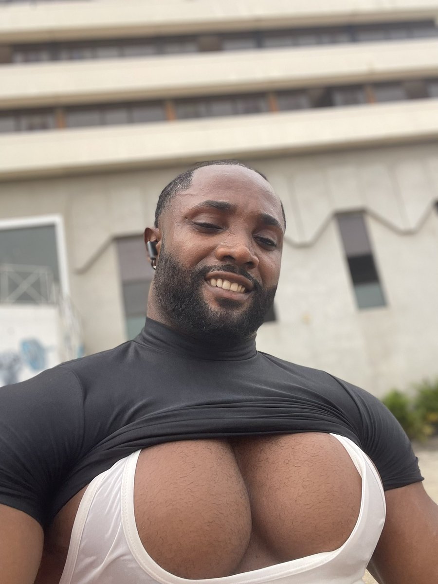 Jesseakir's tweet photo. Biggest chest in the game https://t.co/eg9FhgiGn6