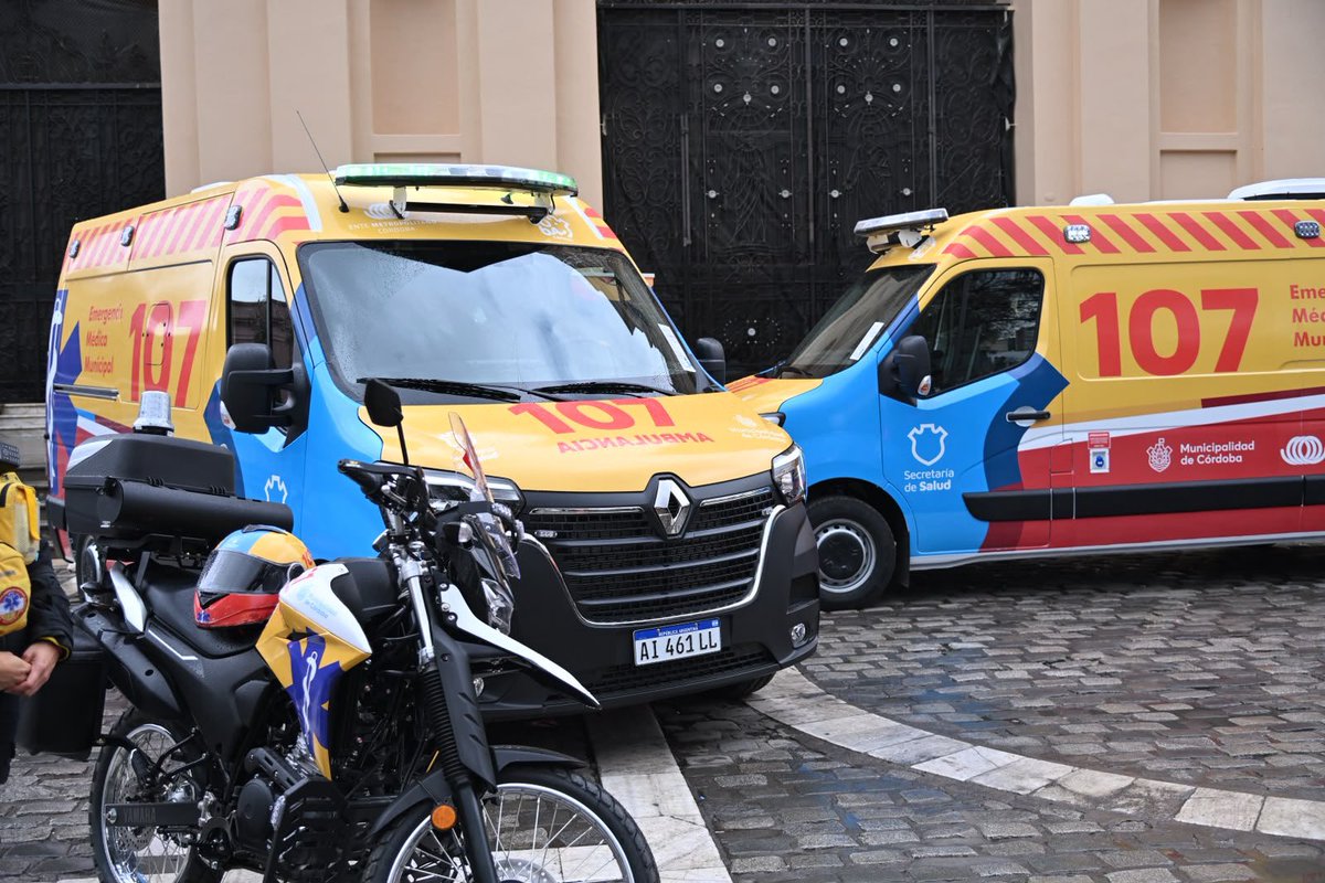 miguelsiciliano's tweet photo. ¡NUEVAS AMBULANCIAS Y MOTOAMBULANCIAS PARA CÓRDOBA!

Acompañamos a @PasseriniOk en la presentación de tres nuevas ambulancias y seis motoambulancias que se incorporaron gracias al aporte del @EnteMetropolCba. Los vehículos vienen a reforzar el sistema sanitario de la ciudad y su capacidad de respuesta, en el marco de la visita del Papa León XIV a Córdoba. Cuando los cordobeses tiramos juntos para el mismo lado hacemos que todos sigamos yendo para adelante.

#HacerParaCrecer #Córdoba