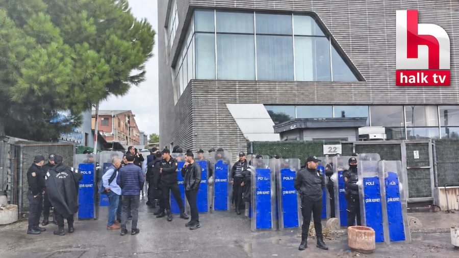 zaytung's tweet photo. Son Olarak Halk TV'ye de Kayyum Atayan AKP'den Samimi İtiraf: ''Hangi rezilliğimizi örtmeye çalıştığımızdan artık biz de emin değiliz...''
https://t.co/H0PrjFu0Ba https://t.co/bzy3gcI3HU