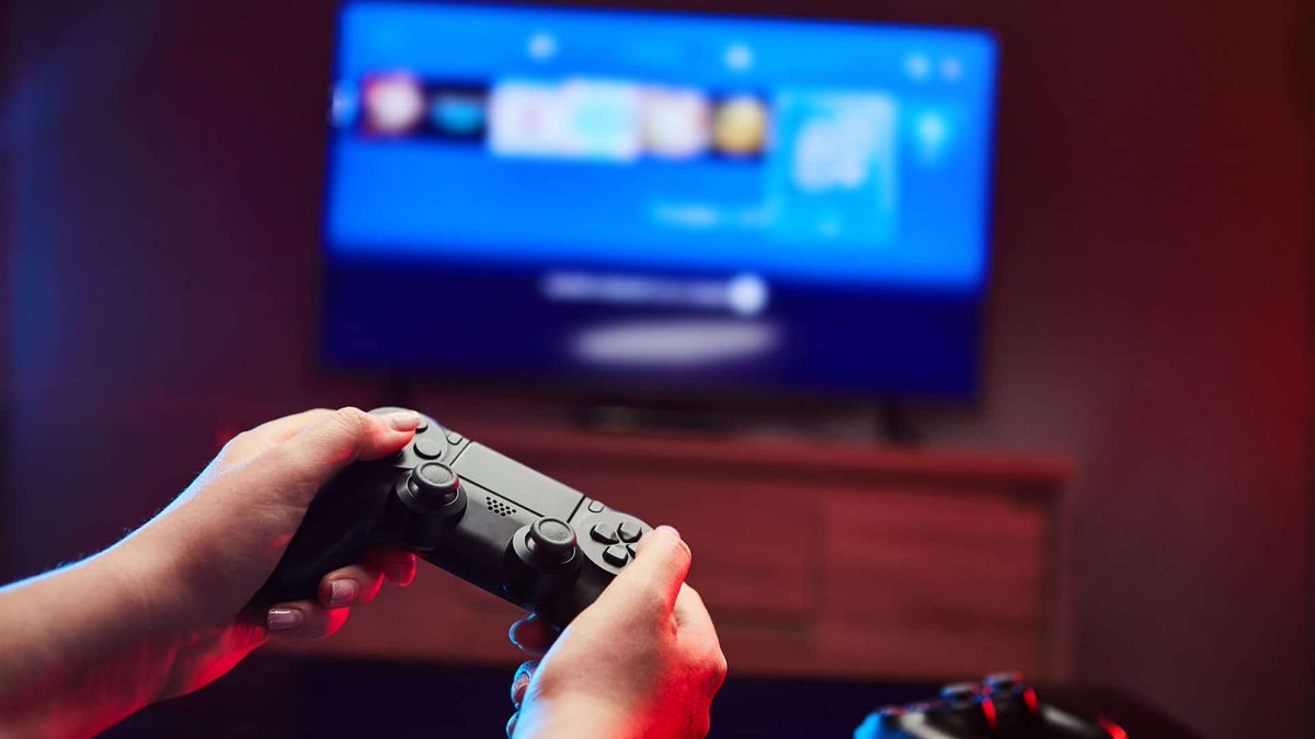 gossipdogame's tweet photo. 🚨 HISTÓRICO PARA OS GAMES! Lula assina decreto que regulamenta a indústria de jogos eletrônicos no Brasil! 🇧🇷

🎮🇧🇷 O mercado brasileiro de games ganha um novo capítulo!
O presidente Lula assina nesta quarta-feira (14) o decreto que regulamenta o Marco Legal da Indústria de Jogos Eletrônicos no Brasil.

A medida estabelece regras para a aplicação da legislação e busca fortalecer o desenvolvimento de jogos nacionais, incentivar investimentos, estimular a inovação e ampliar oportunidades para empresas e desenvolvedores brasileiros.

O Marco Legal dos Games foi sancionado em 2024 e representa um importante passo para o reconhecimento e fortalecimento do setor no país.

💬 Você acredita que essa medida pode impulsionar a indústria brasileira de games?
📰 Fonte: Pode