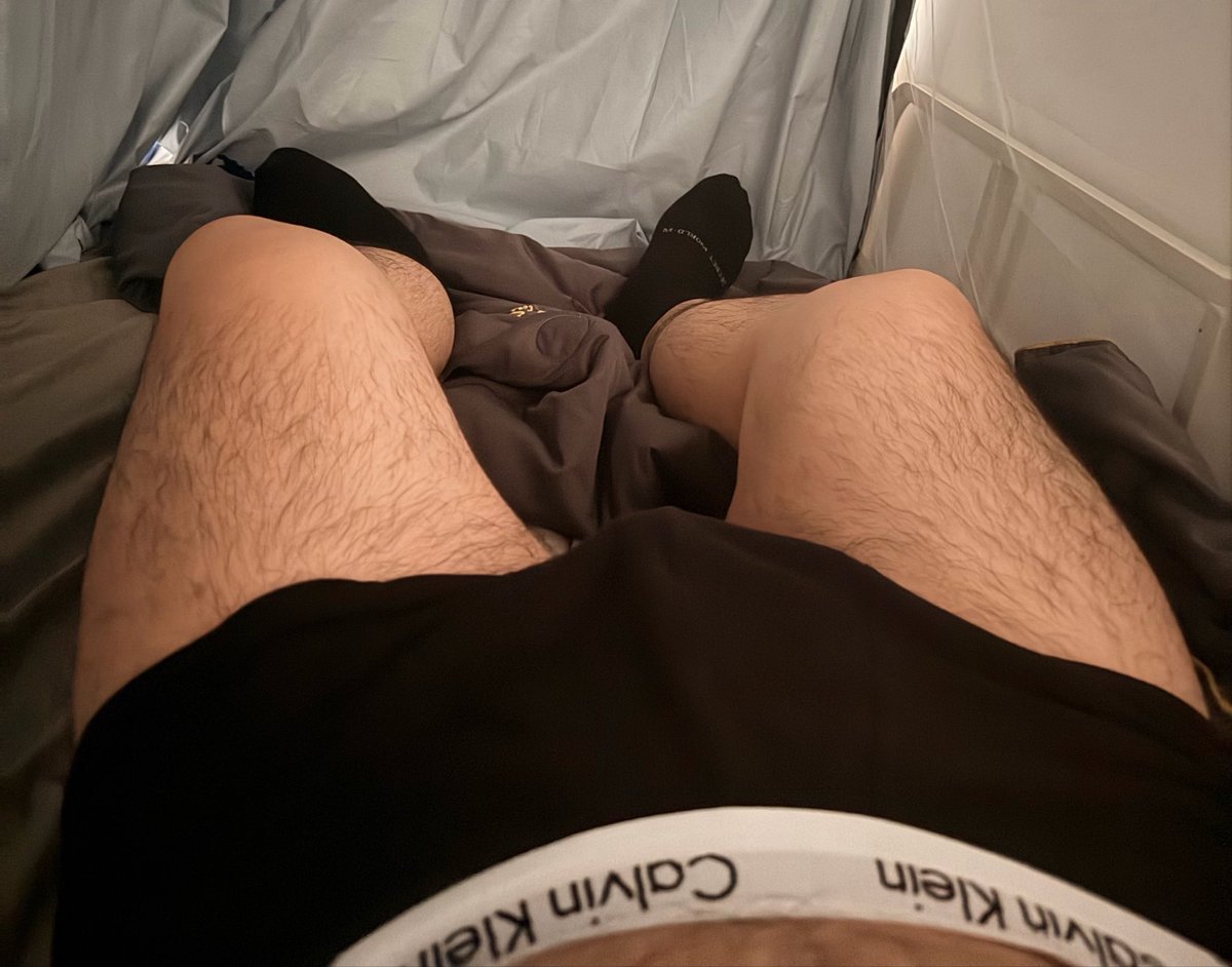Sssmxkngls's tweet photo. 每天都好想打飞机 有没有杯子 杯子推荐啥的哈哈哈 或者有没有寄射和原味环节 #熊猴  #熊1  #top  #男大  #宿舍  #1S #1m https://t.co/7QE2Q8m1sI