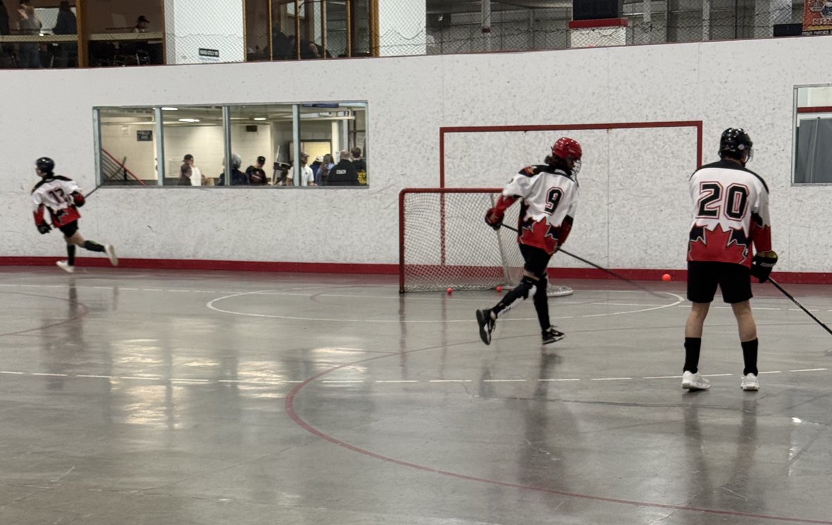 CanadianNatural's tweet photo. We recently supported the Horse Lake First Nation by providing funds to help them start a men's ball hockey team, part of the North Peace Ball Hockey league. The team includes a mixture of new and seasoned players, with some as young as 14 on the roster. https://t.co/6uSuPAJhRs