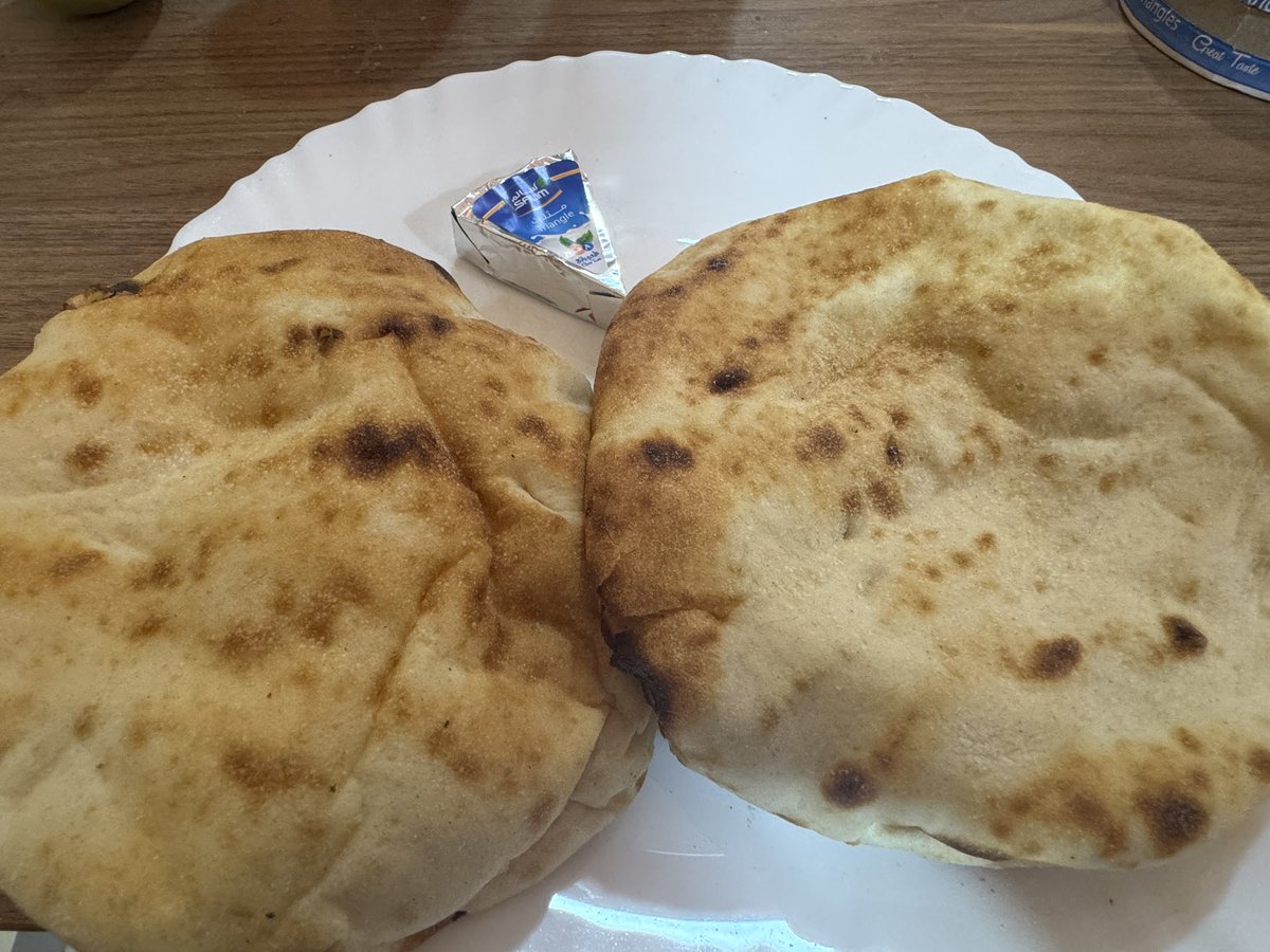 co1024's tweet photo. 2018年スーダンで革命が始まったきっかけとなったのは、パンの値段が1ポンドから3ポンドへの値上がりだったけど、ついに近所のパン屋では1つ500ポンドになった。通貨暴落とインフレはおそろしいほどに市民の生活を圧迫する。 https://t.co/Vx2v5uGU3g