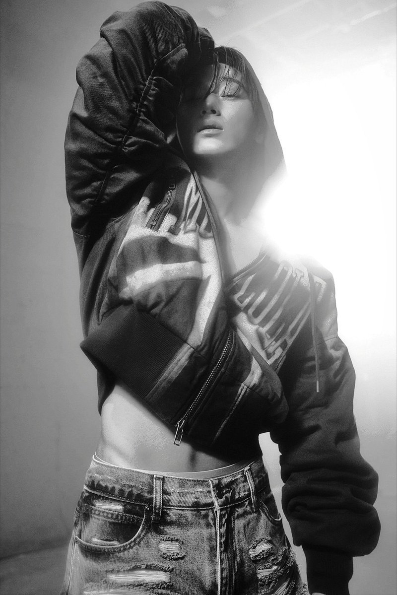 heartinsani's tweet photo. NOT THE BLACK AND WHITE VERSION https://t.co/8YgE9RBbDJ