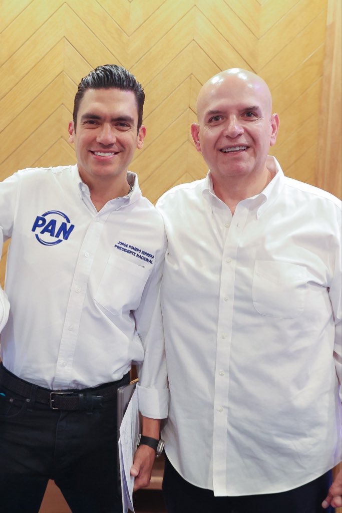 JorgeRoHe's tweet photo. ¡Muchas felicidades, @isacorber! 

Que hoy sobren las risas, el cariño de tu familia y los buenos momentos para celebrar.

Te deseo mucha salud, alegría y grandes satisfacciones en tu labor para seguir defendiendo a Jalisco y a todo México. 

¡Disfruta mucho tu cumpleaños! Te mando un abrazo.