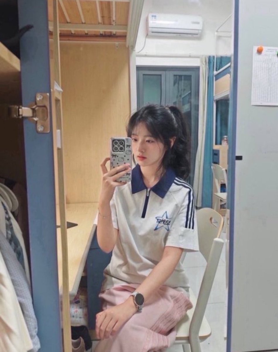 jillian04ka4's tweet photo. 现在是00:28新拍的                      

有人想要锐评一下我高三19岁的福嘛😌                     

（拒绝人机）赶紧看，我要删了

真没有📷流言22我真给呀 https://t.co/Dw2nidr48m
