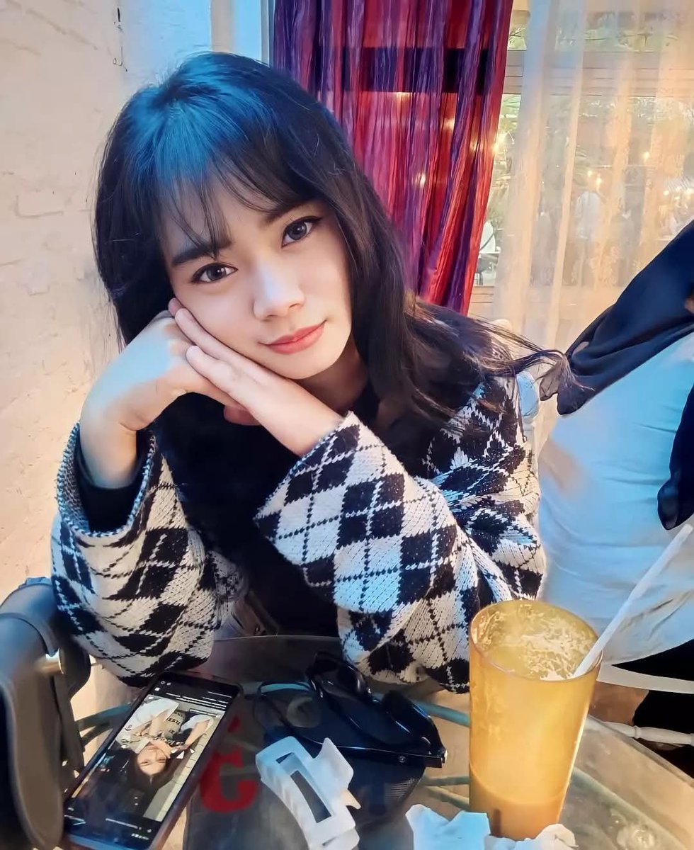 affahiyh02's tweet photo. Nongkrong nya sendiri melulu, kapan bisa ber2 bareng kamu, jangan ber2 deng mending rame² gk sihhh 😝 https://t.co/zTUAOn1wY8