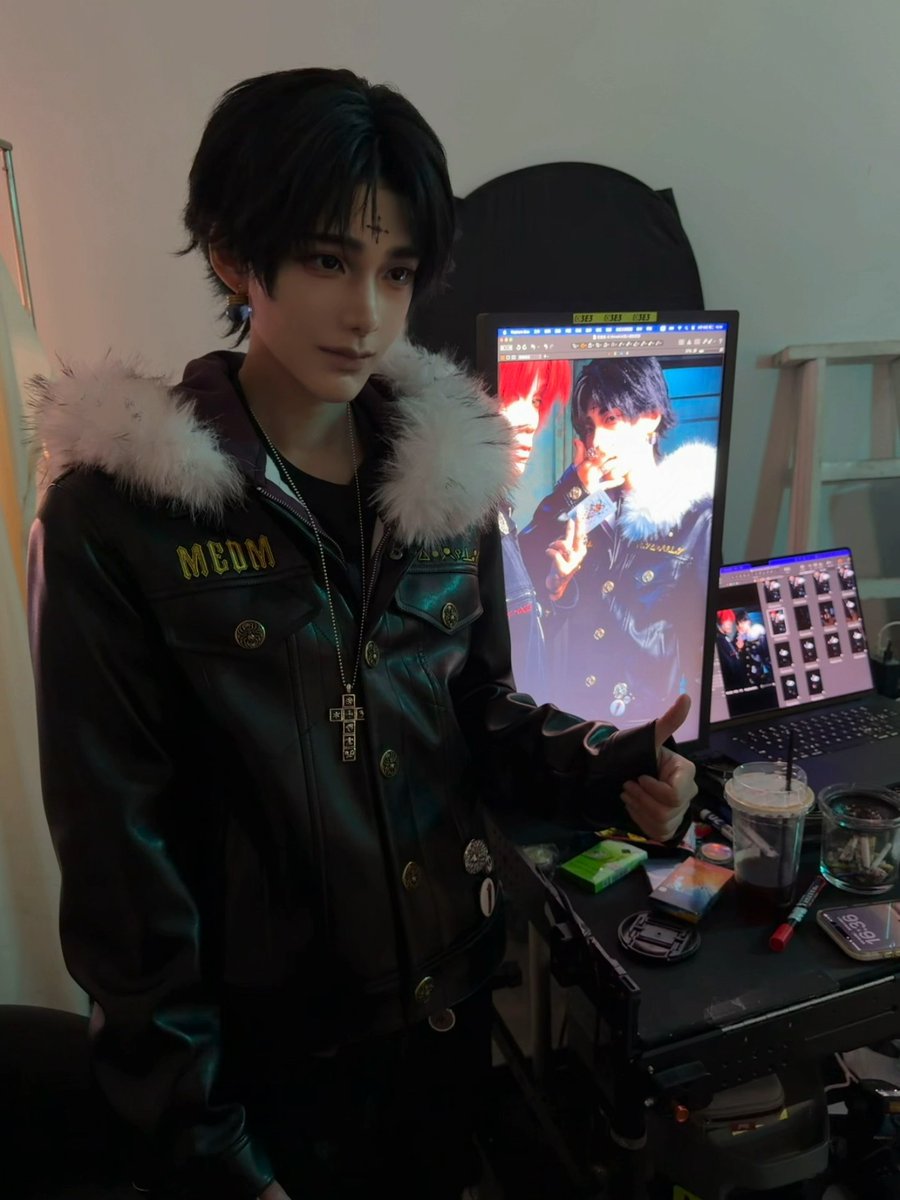 heiqi128's tweet photo. 去给medm当模特了～
都是我ヾ(ﾟωﾟ)ﾉ゛ https://t.co/X0DOHMPAIT
