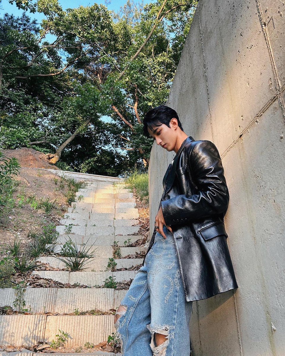 timefordk's tweet photo. 231015 도겸 인스타그램 #dkig
Seventeenth heaven🖤
#도겸 #ドギョム #DOKYEOM #DK #李硕珉 #세븐틴 https://t.co/fXhbqwc23s