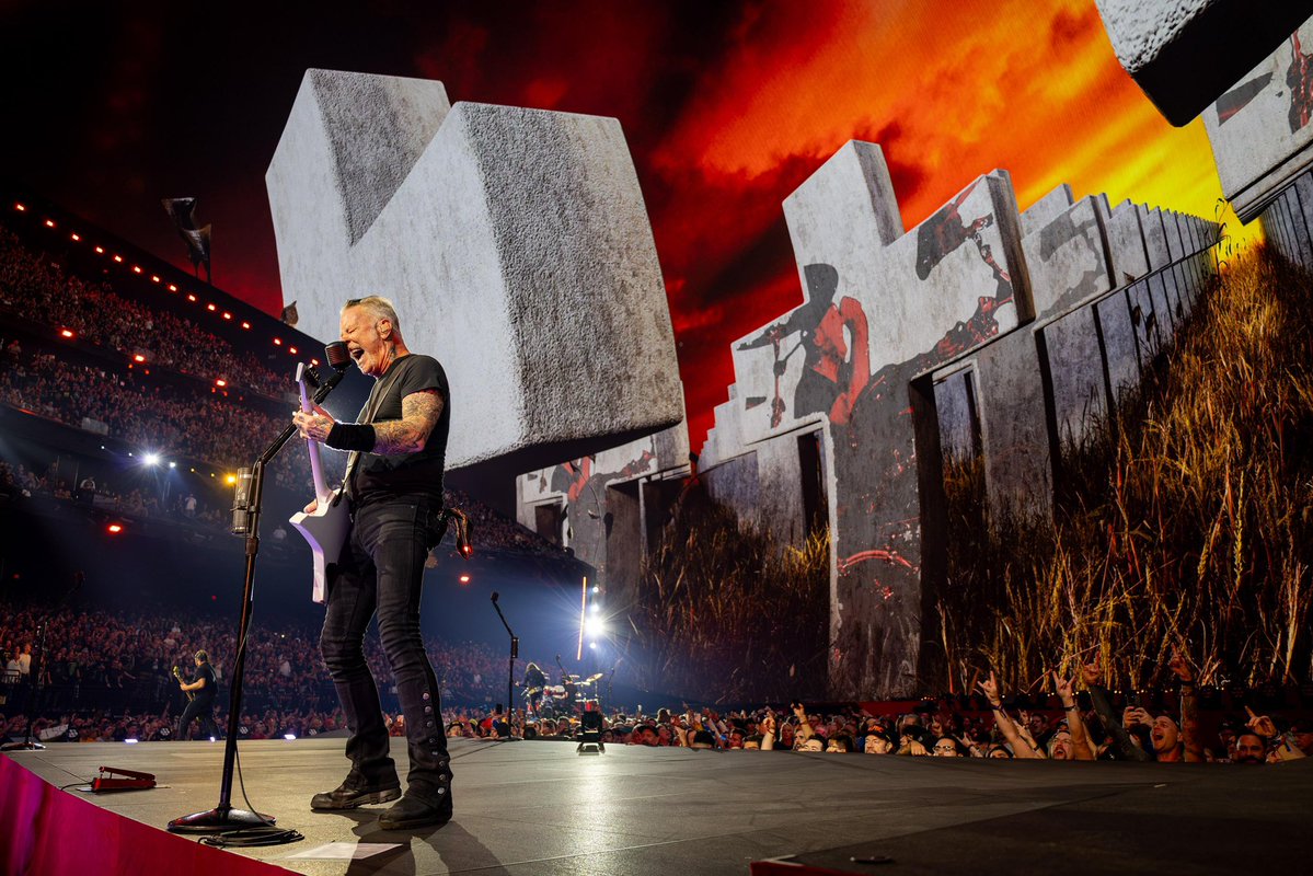 MetSince1981's tweet photo. 🔥08 DE OCTUBRE 2026 🔥
📸 @Metallica: Tercera noche de presentación en el @SphereVegas de Las Vegas, NV USA 🇺🇸, 08 de Octubre 2026. Tour: Life Burns Faster. 📸 Fotos Oficiales.
#Metallica #SphereVegas #MetallicaSphere #LifeBurnsFaster #METALLICASince1981 https://t.co/6safP0MgJN
