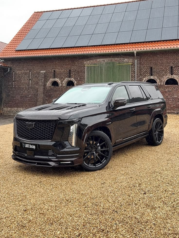 Chibuzor11112's tweet photo. I rather buy this Escalade than buying lx600 https://t.co/iVUl0VMLNm