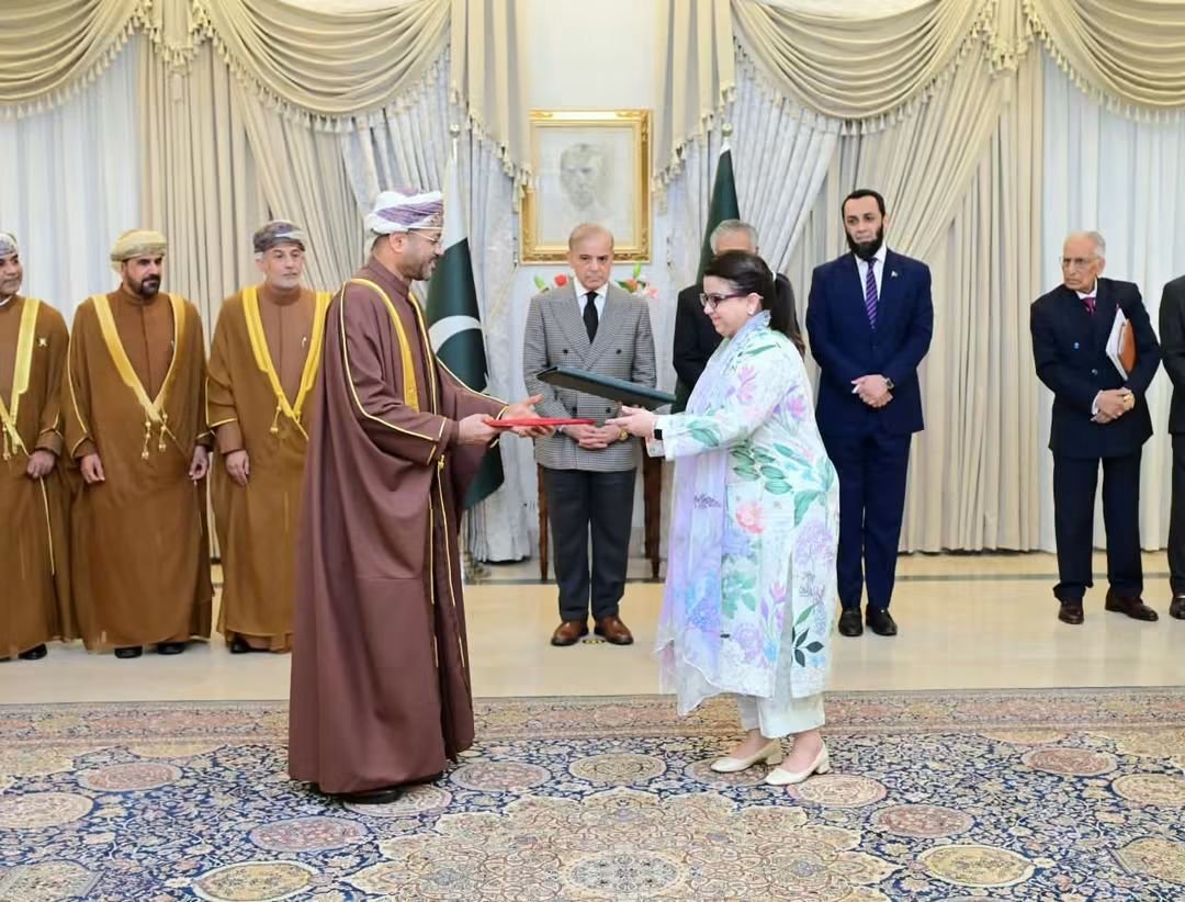 Leopardmediavid's tweet photo. Prime Minister Muhammad Shehbaz Sharif witnesses a ceremony of exchange of  MoUs between Pakistan and the Sultanate of Oman, in Islamabad. https://t.co/h6Ffq8dgds