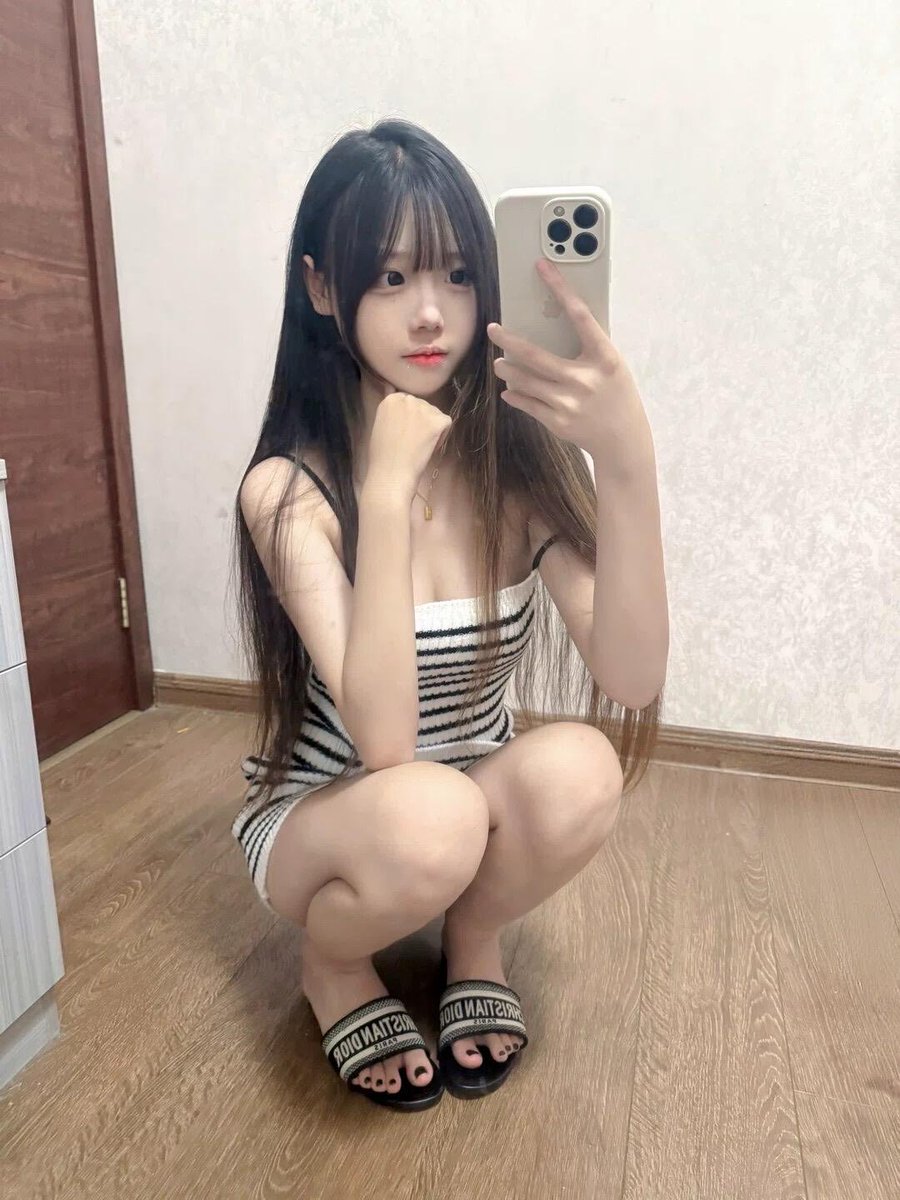 priscilla80mr0's tweet photo. 晚上12:33刚睡醒。

有人想锐评一下我19的福嘛 🥹       

看完不许瞎说，赶紧看，   

我真秒发！🙋
不要🚪 https://t.co/NPx4viKLlq