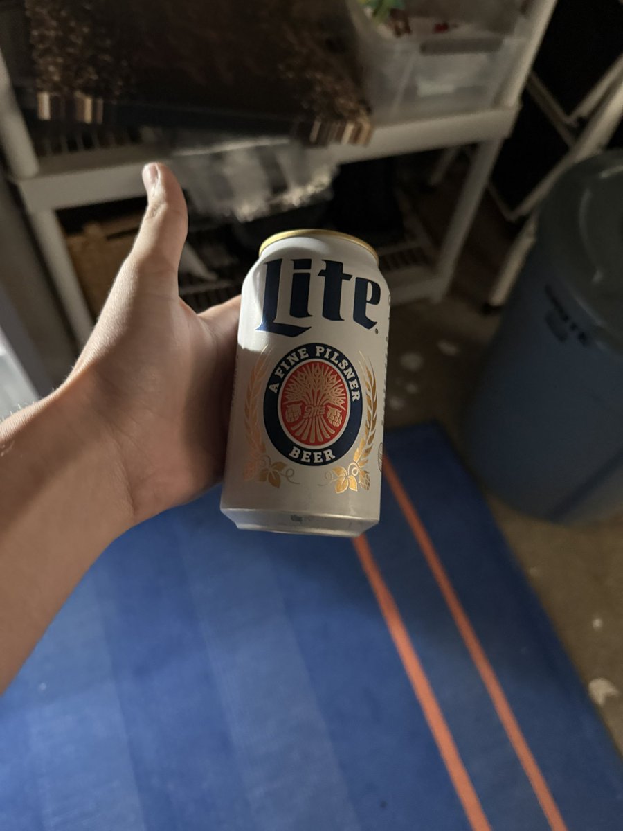 charlesjen15's tweet photo. nothing like a last class of the day pregame https://t.co/rOuGGghuG8