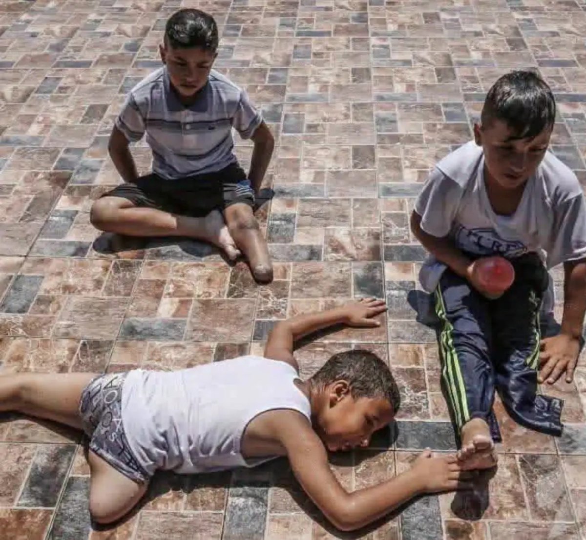 RTElice_'s tweet photo. Dünya susuyor, insanlık Gazze’de eksiliyor… 

#Gaza 💔 https://t.co/emBYnQrQwj