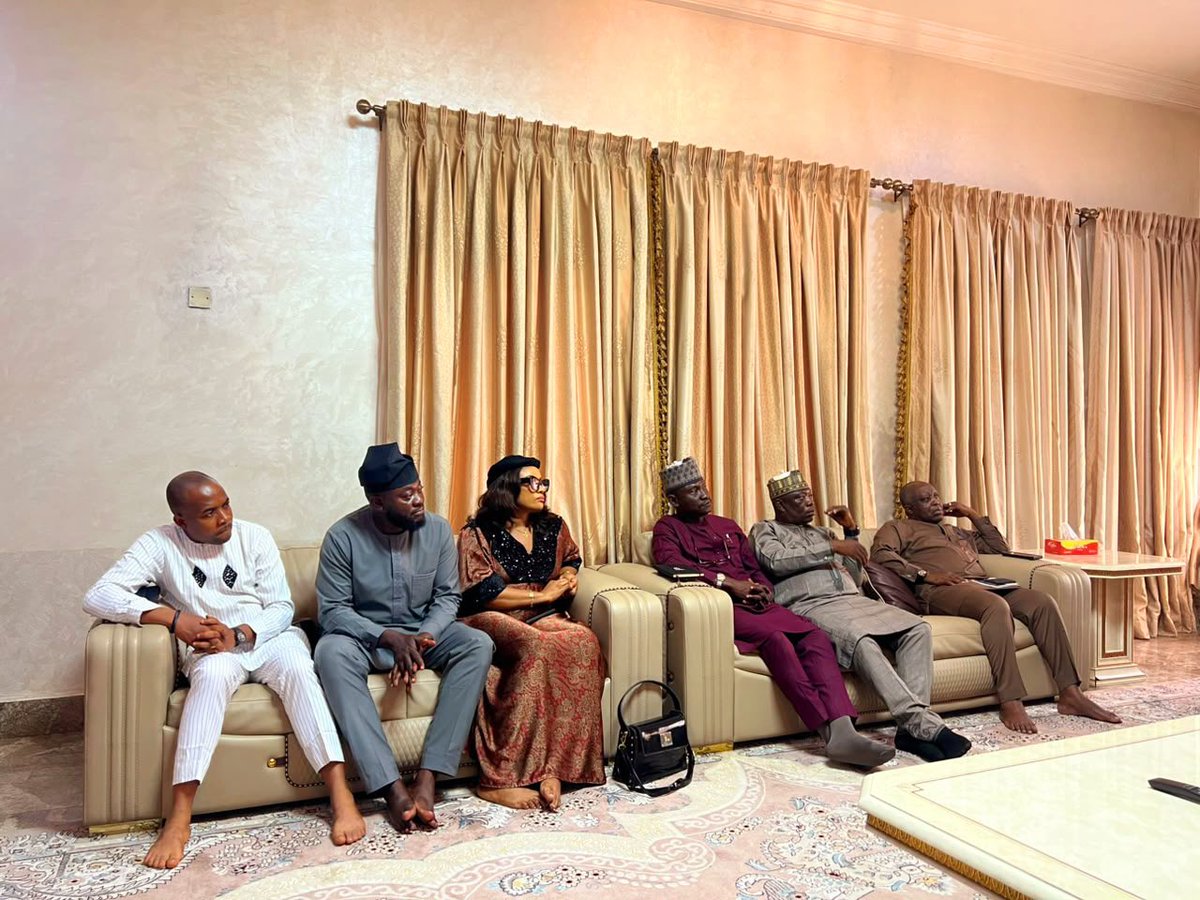 RiseUpNaija_RUN's tweet photo. RISEUPNAIJA MOVEMENT | NATIONAL LEADERSHIP ENGAGEMENT

The National Leadership Coordinating Council of the RiseUpNaija Movement, led by Salihu Tanko Yakasai, Deputy Director-General, Diversity and Support Groups, ADC Presidential Campaign Council, paid a courtesy visit to
1/4 https://t.co/4Bg9xSBggv