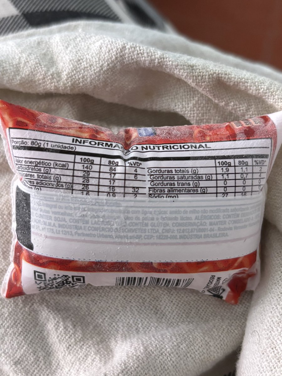 v4mpxia's tweet photo. gente se vcs forem daqui de sp e gostarem muito de sorvete eu recomendo MUITO esse aqui 1 unidade desse tem apenas 84 calorias e é bem baratinho, é docinho e refrescante e ainda cabe nas cals do dia 

#edrtwt #mealspo https://t.co/aLeSithPbJ