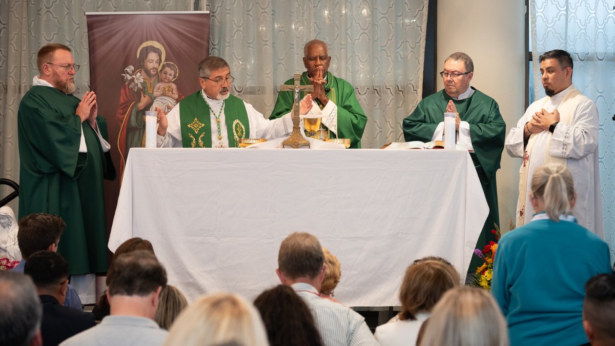 DioceseChas's tweet photo. The Catholic Family Life Association held their conference in Charleston the weekend of Oct. 8-10. Bishop Jorge Rodriguez, auxiliary bishop of the archdiocese of Denver, celebrated Mass with our Bishop Jacques concelebrating. https://t.co/Lk1QoVPkOA