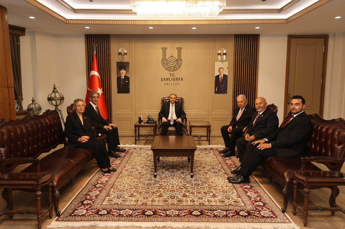 BozansurucuYeni's tweet photo. Şanlıurfa'da artık yeni bir heyecan, yeni bir enerji var. 

 Kıymetli yönetim kurulu üyelerimizle birlikte , Şanlıurfa Valimiz Sayın Hasan Şıldak'ı makamında ziyaret ettik.

Milletimizin beklentilerini merkeze alan, çözüm üreten ve umut büyüten bir anlayışla yolumuza emin adımlarla devam ediyoruz.
Şanlıurfa'nın her mahallesinde, her sokağında ve her hanesinde hissedilecek güçlü bir değişimin adımlarını atıyoruz.

Bugün ziyaret ettik, yarın daha çok çalışacağız.

Bugün konuştuk, yarın birlikte başaracağız.
Çünkü Şanlıurfa değişime hazır, Yeni Parti göreve hazır. 

Nazik kabulleri dolayısıyla Sayın Valimiz Hasan Şıldak'a teşekkür ediyoruz.

Birlikte başaracağız birlikte büyüyeceğiz birlikte kazanacağız

#YeniParti #ŞanlıurfaHazır #BozanSürücü #BirlikteBaşaracağız #DeğişiminAdıYeniParti #UrfaİçinYeniDönem