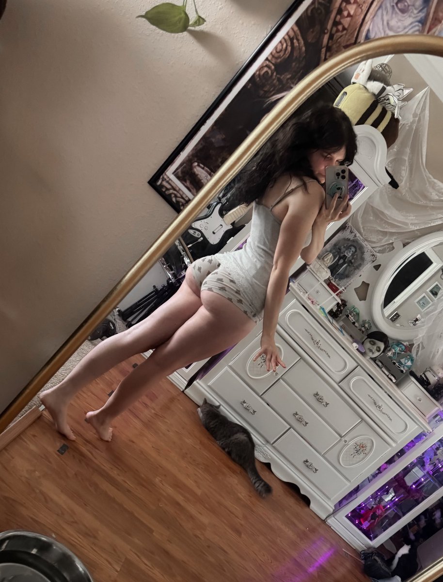 violetsbedroom's tweet photo. Front or back? https://t.co/7iUDQSChE1