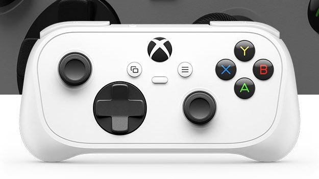 NikoMueller's tweet photo. Xbox Nano Controller! 

Day 1 for me! 🔥 https://t.co/6jGvi2esPc