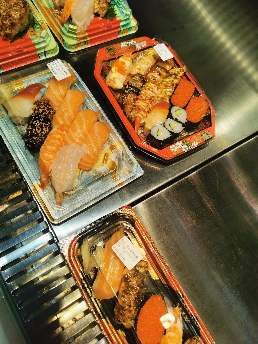 ArabellaAler's tweet photo. [北の寿し屋さんで、たまに几帳面に握られたお寿司を食べると心が温まる] https://t.co/zHXIWlXZAL