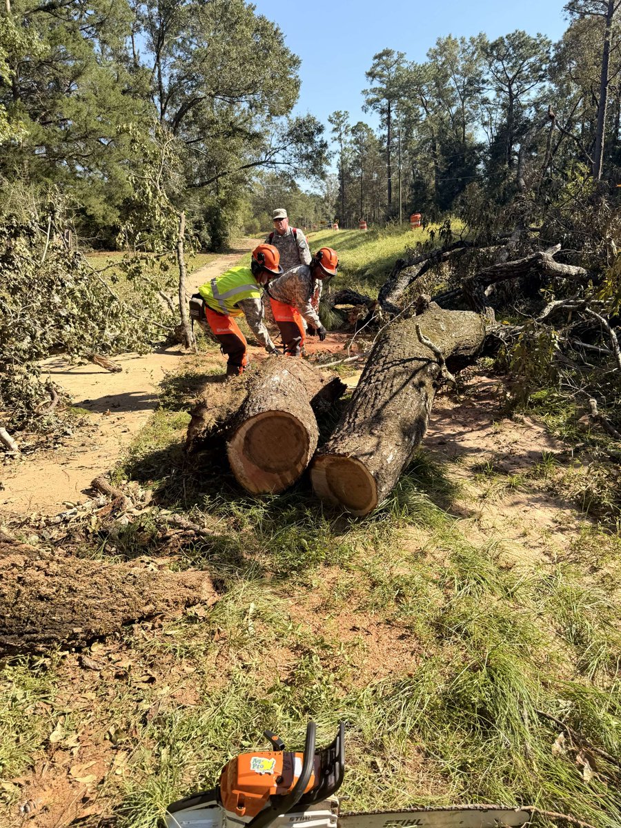 FLStateGuard's tweet photo. FSG cut-and-toss and Unmanned Aircraft Systems teams continue to support partner agencies by identifying debris and clearing routes to ensure damage assessment teams can easily access affected areas. https://t.co/pmR3AzoWq1