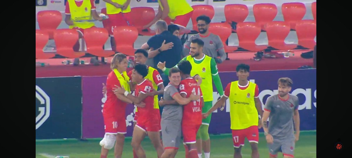 Sidharth_World_'s tweet photo. Punjab FC 🇮🇳 kick off their league campaign with a dramatic win, Punjab FC defeated Odisha FC 🇮🇳 2-1 in their opening game, with Raphael Messi Bouli scoring in the 1st minute to give them an early lead,
(1/2)
#PFCOFC https://t.co/1z9SVSWVmH