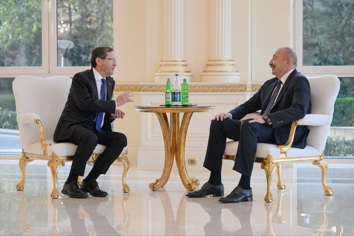bpthaber's tweet photo. Azerbaycan Cumhurbaşkanı Aliyev, İsrail Cumhurbaşkanı Herzog'u Bakü'de ağırladı. https://t.co/qfHPD8dxnK