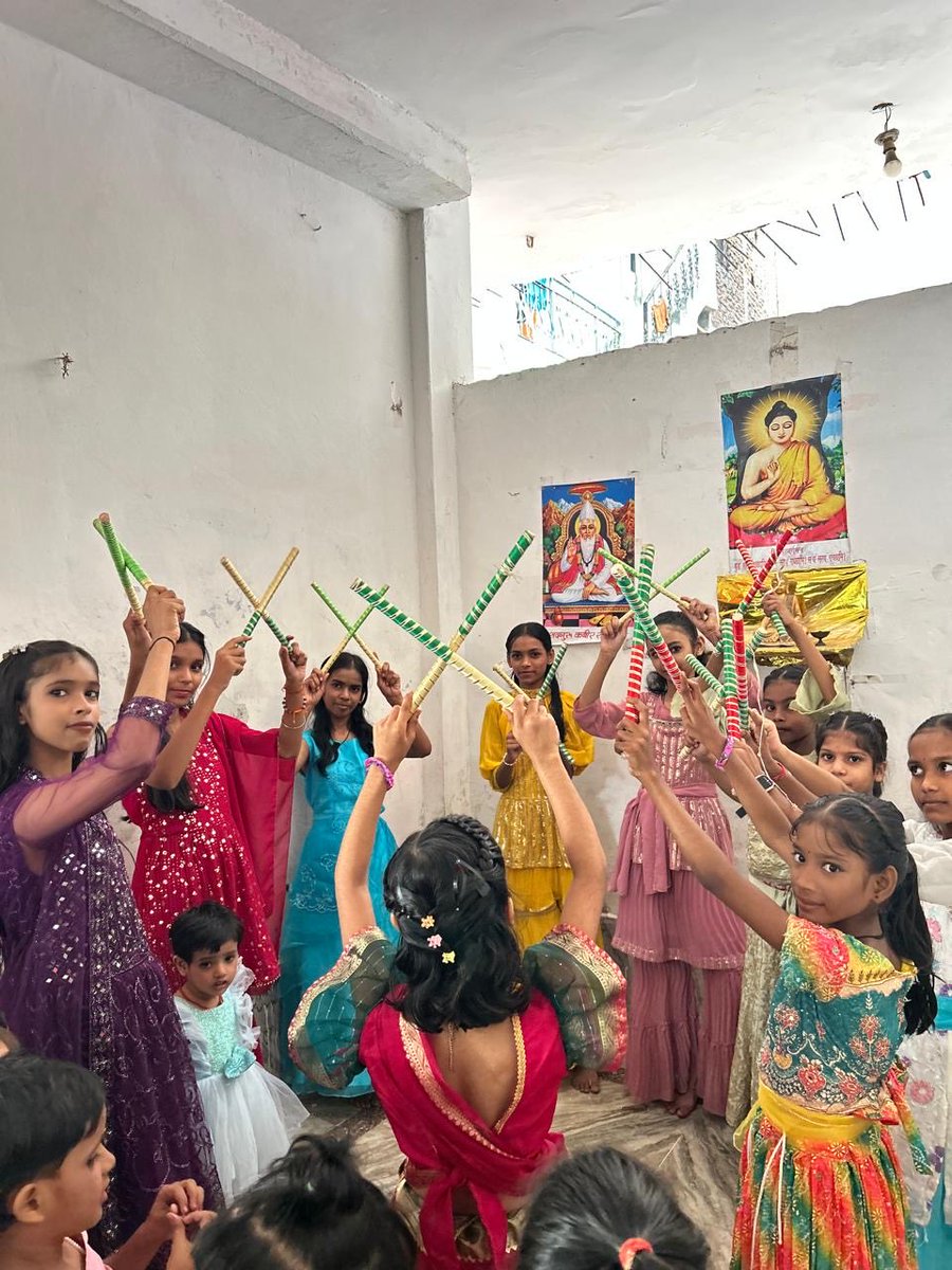 BluePenOrg's tweet photo. On the occasion of Navratri at Harkesh Nagar, Team Blue Pen led by Sourav Sharma, organized Dandiya for the slum kids of Harkesh Nagar. https://t.co/4X38XvMkss