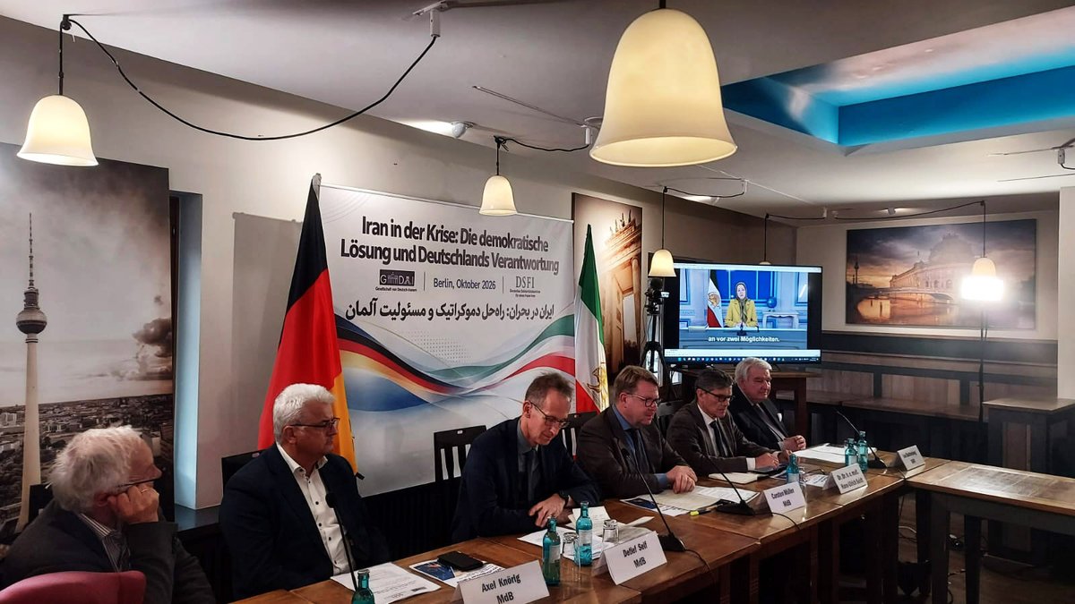 Maryam_Rajavi_F's tweet photo. Message à une conférence à Berlin intitulée « La crise en Iran et la solution démocratique »

L'Allemagne est l'un des pays qui peuvent, sur la base du principe de compétence universelle, juger les dirigeants du régime iranien pour crimes contre l'humanité devant ses tribunaux.

Il ne faut plus retarder la fermeture de l’ambassade du régime ni l’arrêt des activités des agents officiels ou officieux du Corps des pasdarans et du ministère du Renseignement sur le sol allemand.

Et plus important que tout, reconnaitre la lutte du peuple iranien pour renverser le fascisme religieux et le combat de la jeunesse insurgée contre le Corps des pasdarans.
https://t.co/vWwXPM1wlI