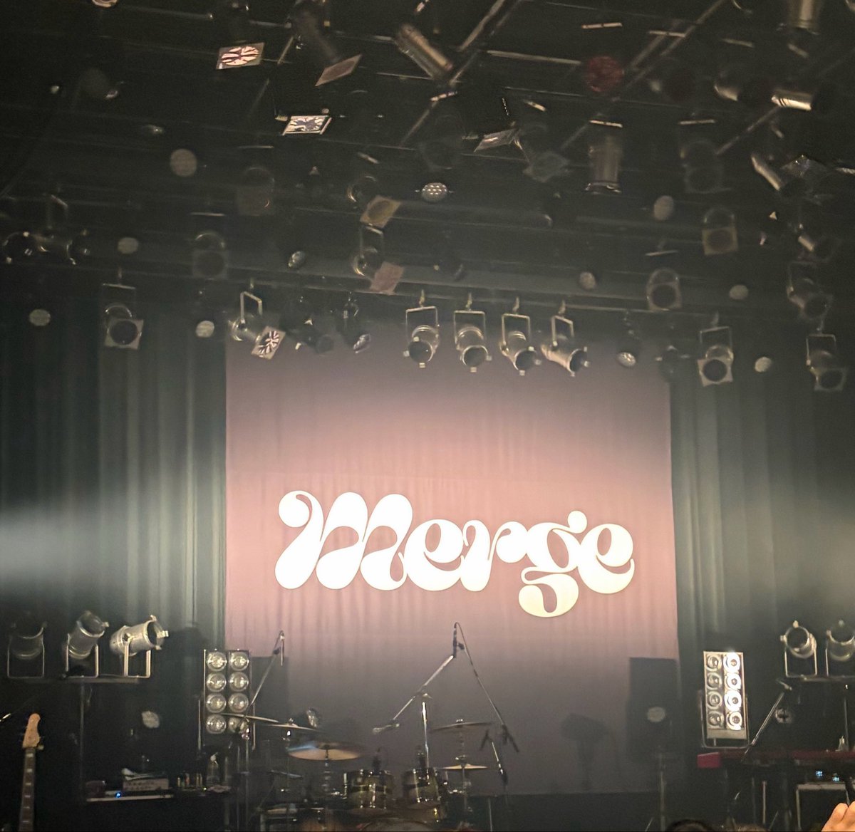 eruhRkooo17's tweet photo. ツーマンツアー初日ー！
NELKE×NEEの化学反応最高でした
新曲歌いますって言われてバチバチのイントロきて、ここからどうやって「あなたみたいに」に繋ぐのかな？とか思ってたら完全未公開曲で😭😭
次は名古屋でNELKE×ノーメロ！
#NELKE #NEE はマジ https://t.co/Q5JuCNLcjN