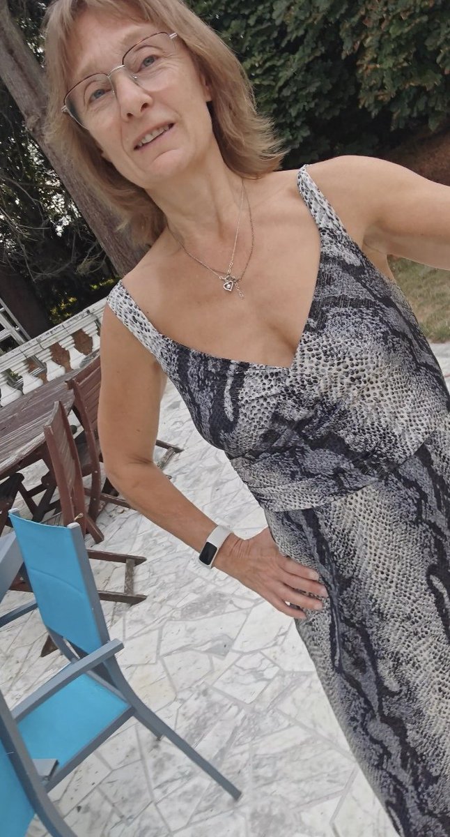 CapucineMurmure's tweet photo. Je dois sortir samedi soir... Pas sûre d'être sage.... Mais vous me conseillez quoi ? https://t.co/2NrEeQPzmc