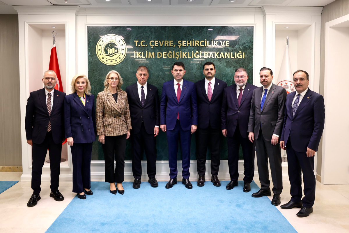 Bilalsaygili's tweet photo. Çevre, Şehircilik ve İklim Değişikliği Bakanımız Sayın Murat Kurum’u; AK Parti Genel Sekreterimiz ve İzmir Milletvekilimiz Sayın Eyyüp Kadir İnan, İzmir Büyükşehir Belediye Başkanımız Dr. Cemil Tugay, milletvekillerimiz ve belediye başkanlarımızla birlikte ziyaret ederek İzmir’imizin ihtiyaçlarını ve öncelikli projelerini ele aldık.

Şehrimizin gelişimi, hemşehrilerimizin beklentilerinin karşılanması ve İzmir’imizin geleceğine değer katacak çalışmalar üzerine değerlendirmelerde bulunduk.

Sayın Bakanımız @murat_kurum’a, İzmir’imize gösterdiği ilgi, alaka ve verdiği değer için teşekkür ediyorum.