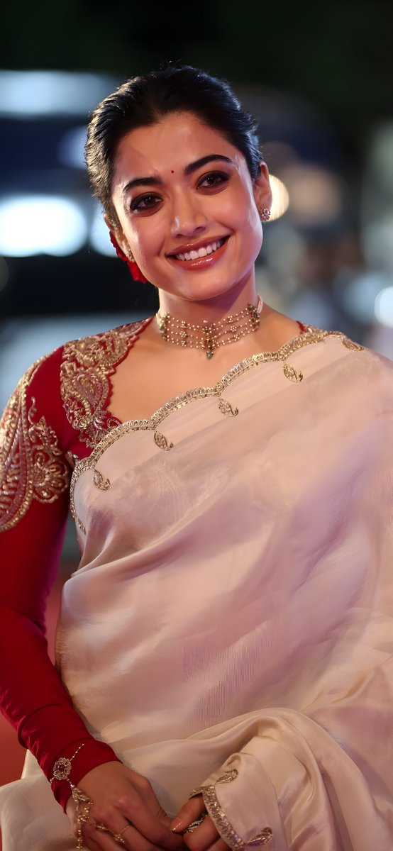 SareeAesthetics's tweet photo. Rashmika Mandanna 
#RashmikaMandanna https://t.co/QfRsnZApAi