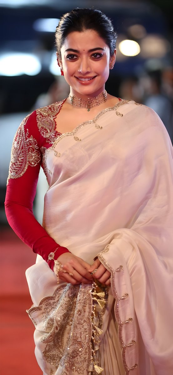 SareeAesthetics's tweet photo. Rashmika Mandanna 
#RashmikaMandanna https://t.co/QfRsnZApAi