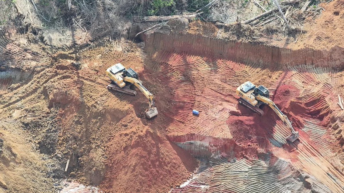 aynigold's tweet photo. A heavy-duty lathe has arrived at our mining concession to help lower repair costs. It’s being installed now. The team is also working on water supply for the dry season.

Read the full operational update 👇

https://t.co/RrIJ26iIld https://t.co/5zGeBdu9ry