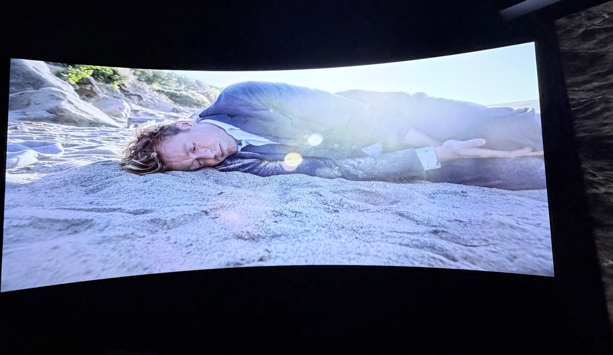 iGray_arch's tweet photo. He can sleep anywhere https://t.co/cJLJOmRMSi