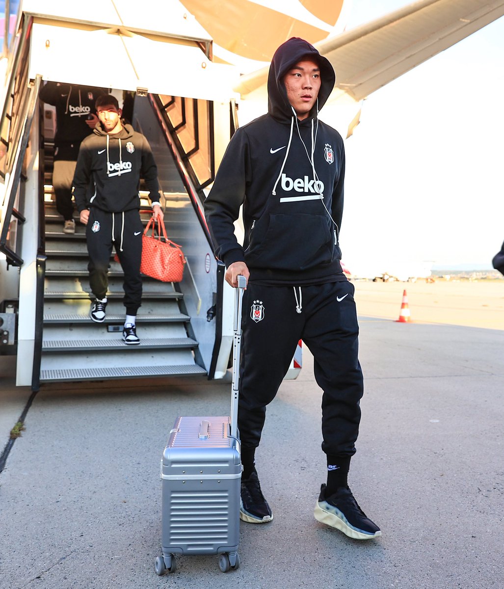 Besiktas's tweet photo. 🦅 Beşiktaşımız Almanya’da!

Hallo @tsghoffenheim, wir sind da! 👋🏻

Karayolu ulaşım sponsorumuz @temsaturkiye Almanya’da da yanımızda. https://t.co/8r4Rtiaebj