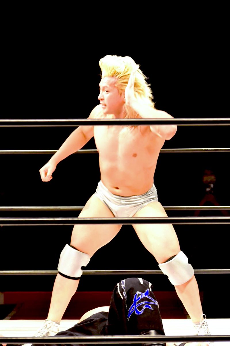 GINGIRA_GYB's tweet photo. HYOです🌟

僕は辛いものが苦手です。
好きな鍋はキムチ鍋です。

HYOでした🌟青春！
#GYB #ギンギラヤングボーイズ https://t.co/sLIntieZKn