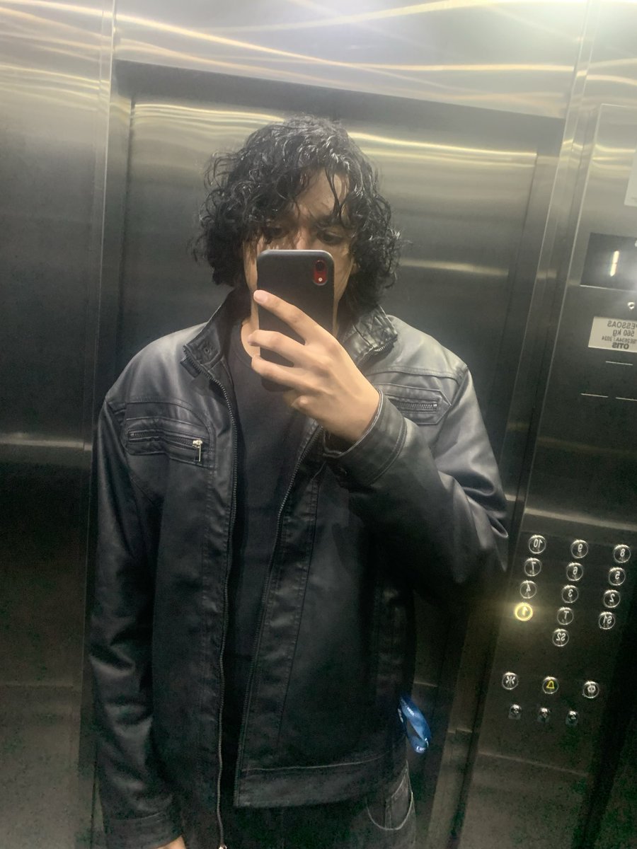 thalyzw's tweet photo. e esse cabelo heinkkk https://t.co/VcCX9A5XQf