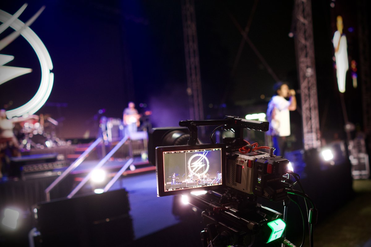 RED_Cinema's tweet photo. AUX Media Group brought RED Cine-Broadcast to Singapore's NParks Concert Series in the Park: Rockestra for the second consecutive year, capturing the latest edition, “Hits through the Decades”.

The live production featured RED V-RAPTOR XL [X], V-RAPTOR [X], and KOMODO-X cameras paired with FUJINON broadcast zoom lenses, including the DUVO 24-300mm, CABRIO 20-120mm, and UA46x9.5, delivering cinematic image quality under varying lighting conditions

With SMPTE Hybrid Fiber connectivity and support for remote shading and iris control, RED Cine-Broadcast brought cinematic image quality and broadcast flexibility together for live production. #ShotonREDAPAC