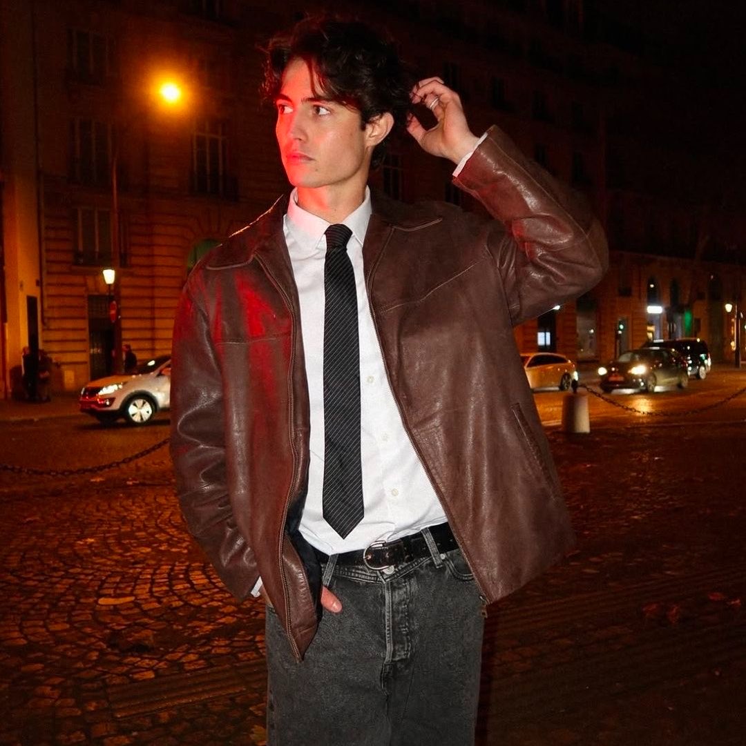 acampareii's tweet photo. ⠀ ⠀ ⠀  frank longbottom  ˖ 𖠰 ——— @whzoreho.
 ⠀ ⠀ ⠀ id⍺de: 22
 ⠀ ⠀ ⠀ sexu⍺lid⍺de: bissexual 
⠀ ⠀ ⠀  bairro: sunnyvale 
⠀ ⠀ ⠀  clube: clube de culinária https://t.co/rZDRUQMPs7