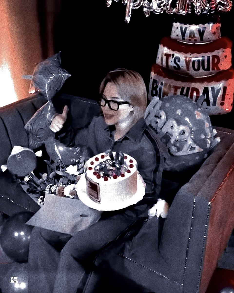 013homekm's tweet photo. 🎂🤍; #JIMIN #JM #지민 https://t.co/IsdO9obAHD