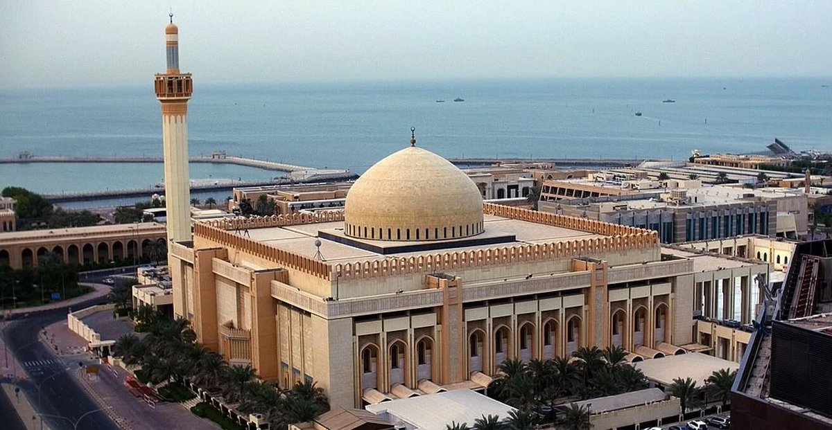 AlArabiyaGulf's tweet photo. #الكويت تخصص خطبة الجمعة المقبلة للتأكيد على وحدة المصير مع #السعودية، وإدانة الاعتداءات، وترسيخ روابط الأخوة والتضامن بين البلدين https://t.co/u5RmtQHcIj