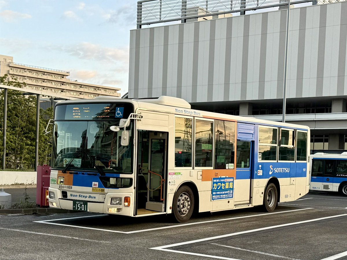Seto08Yasu's tweet photo. 今朝の「そうペンの回送」🚌

#相鉄バス #そうペン #相鉄 #回送 #バス https://t.co/SP4Q7fVpe4