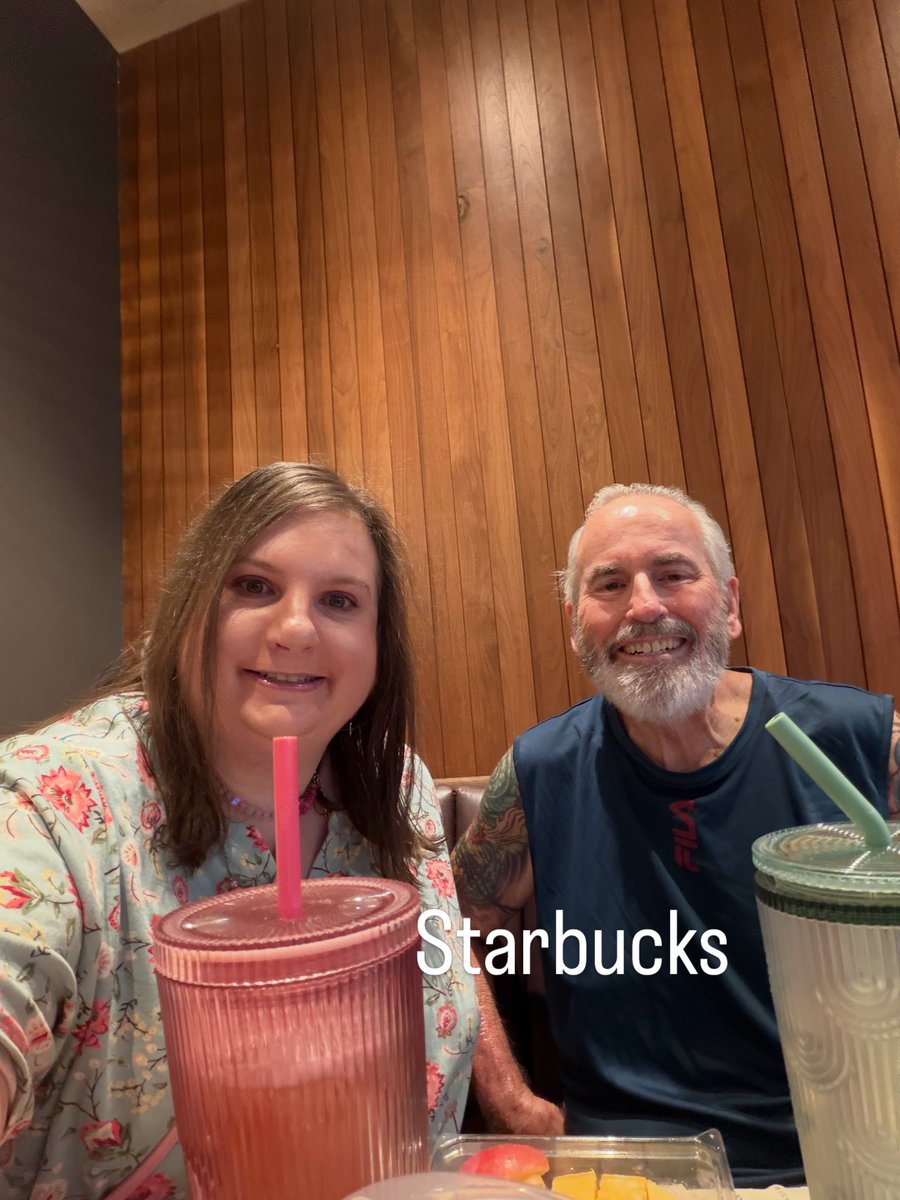 CourtneyGrurzi's tweet photo. Starbucks ⭐️💗🥤 https://t.co/6z5Hboh09X