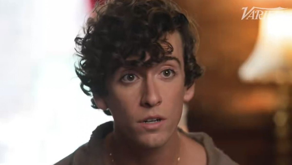 daylight2aster's tweet photo. pero habéis visto esta carita? si él tenía dice que no es cheating pues no es cheating, im not arguing with a man with big brown eyes. whatever you say gorgeous https://t.co/DBx7jYbRHe